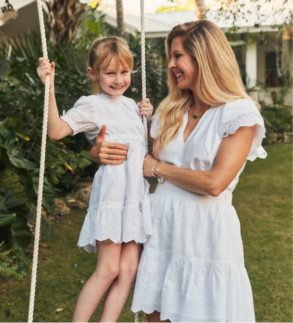 LINSEY & CHARLOTTE EKBLOM