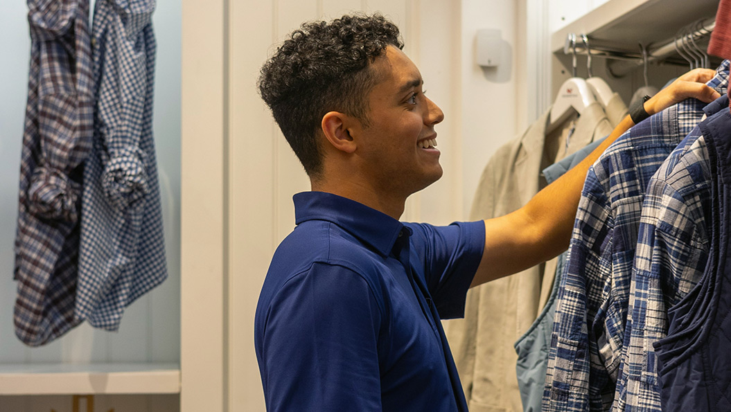 vineyard vines employee styling mannequin