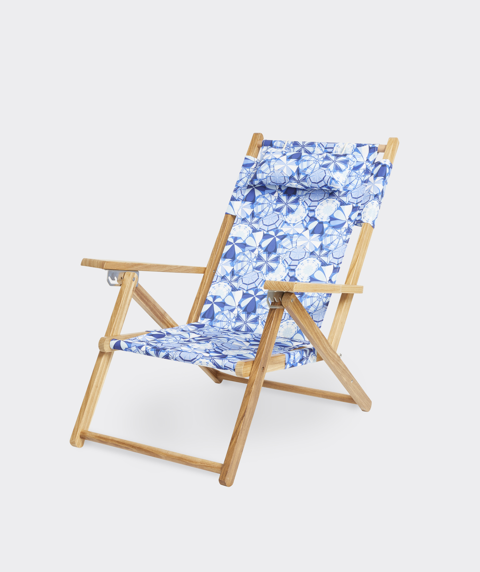 Shop Resort Umbrellas Beach Chair at vineyard vines