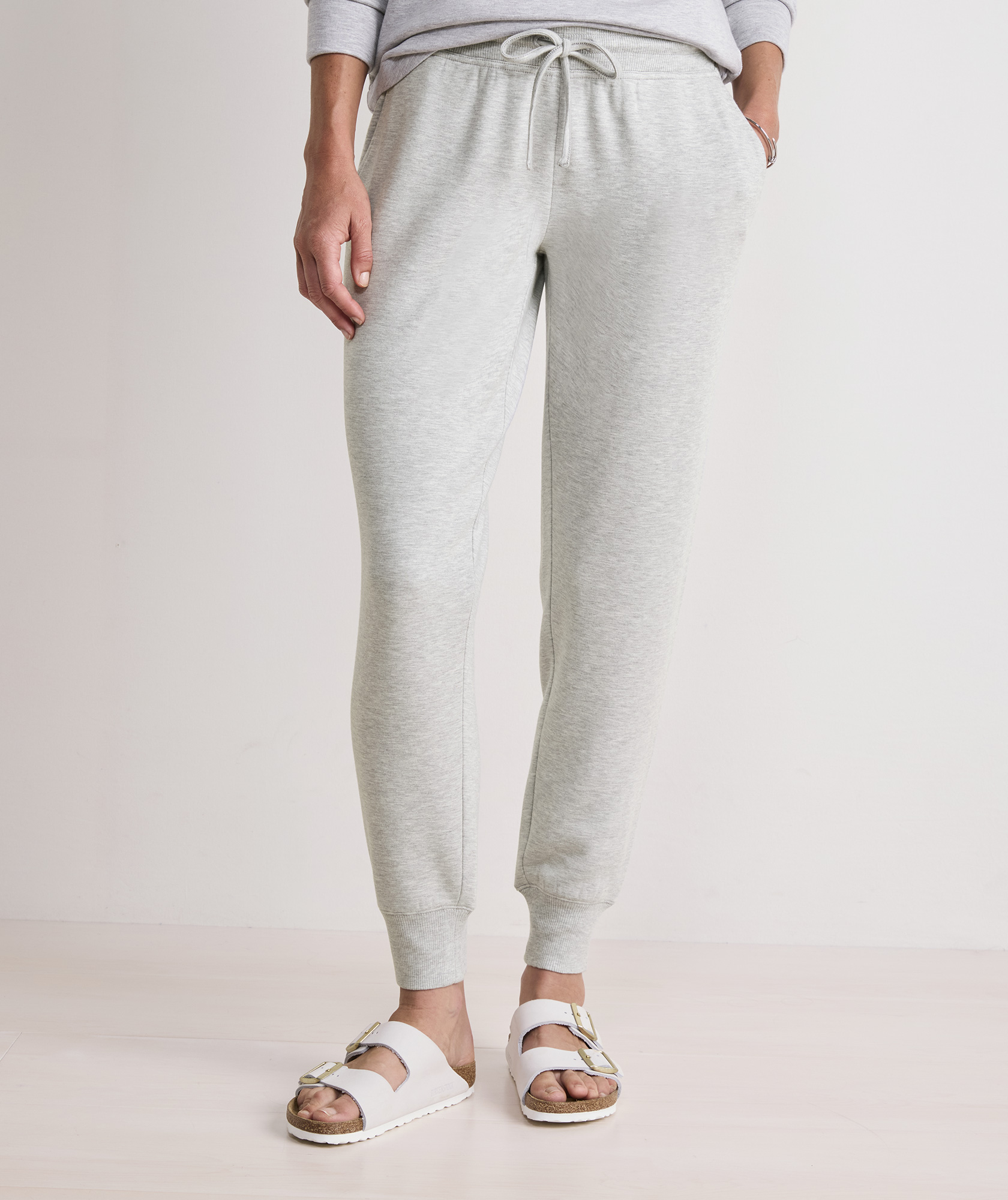 (取寄) ヴィンヤードヴァインズ レディース ドリームクロス ジョガーズ Vineyard Vines women Dreamcloth Joggers Light Gray Heather Shop Dreamcloth® Joggers at vineyard vines