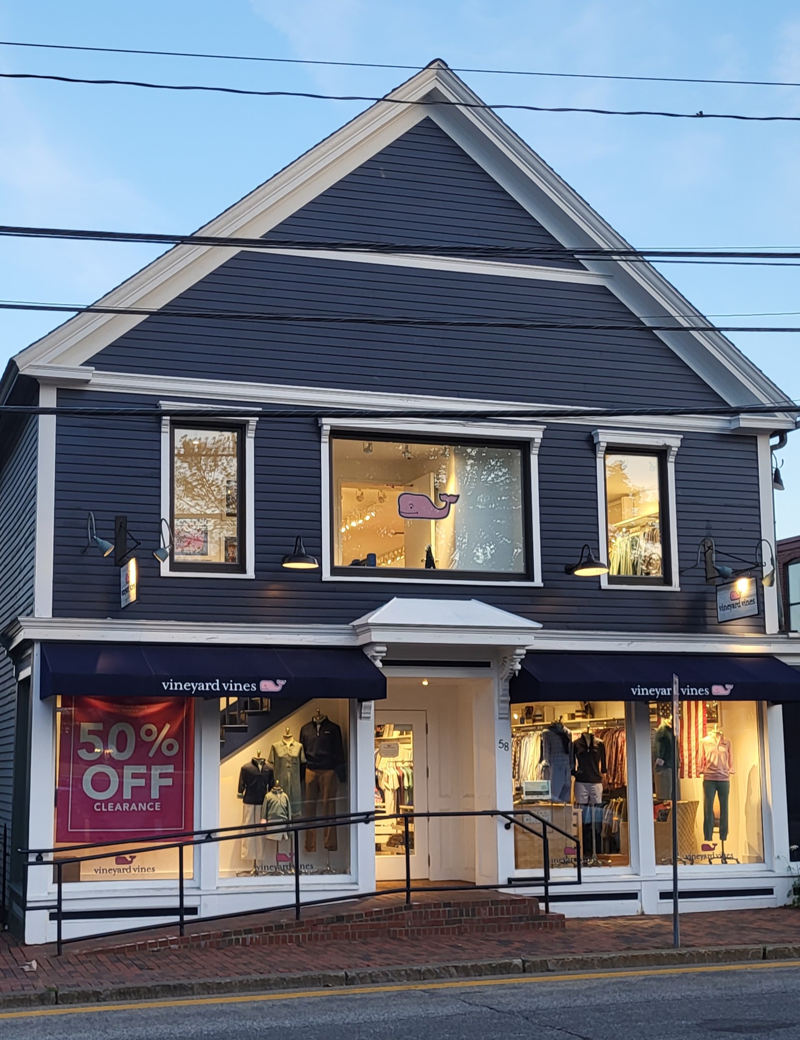 VINEYARD VINES - 58 Main St, Freeport, Maine - Children's Clothing